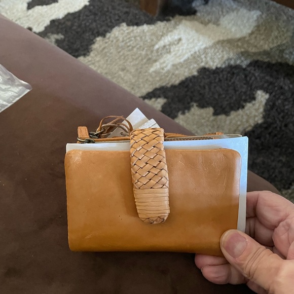 Tan Leather Trifold Wallet NWT 5 X 4 - Picture 10 of 16